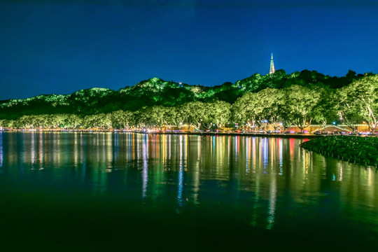 杭州西湖宝石山保俶塔夜景