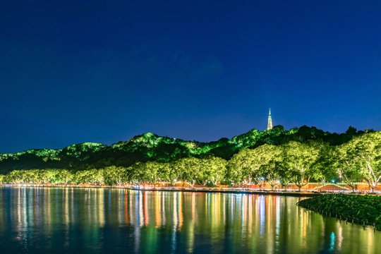 杭州西湖宝石山保俶塔夜景