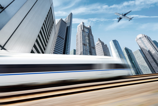 高速列车飞机通过上海城市