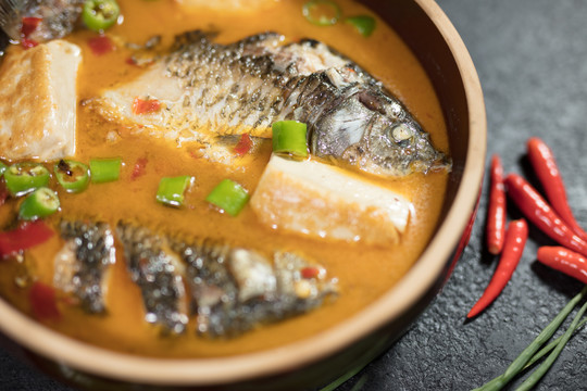鲫鱼炖煎豆腐