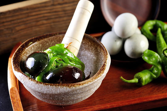 皮蛋辣椒擂茄子