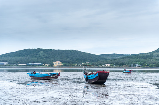 海边船