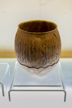 筒形陶罐