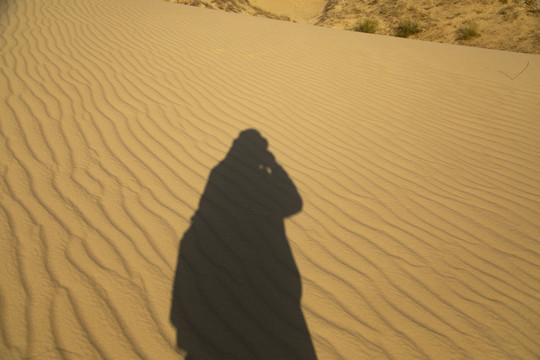 沙漠戈壁滩旅行家探险者旅游