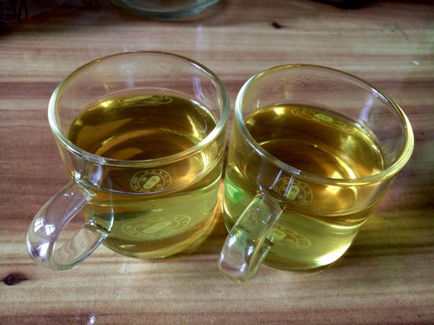 两杯绿茶