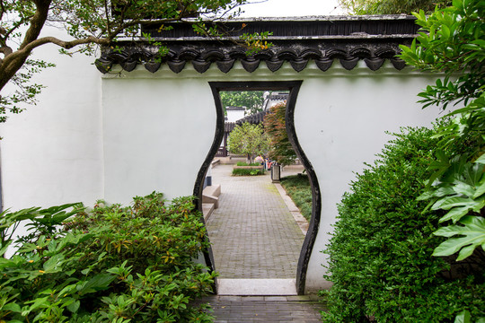 江苏常州红梅公园花瓶式门洞