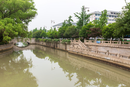 江苏常州大运河堤岸风光