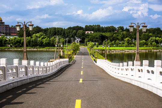 拱桥湖景