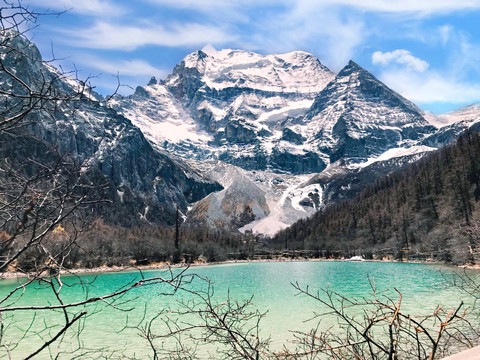 西藏仙乃日亚丁神山雪山珍珠湖