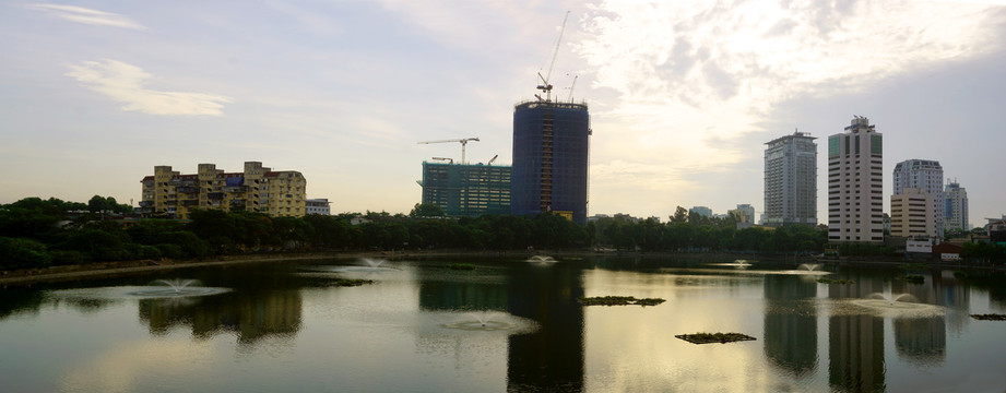 越南河内市区讲武湖早晨的风光