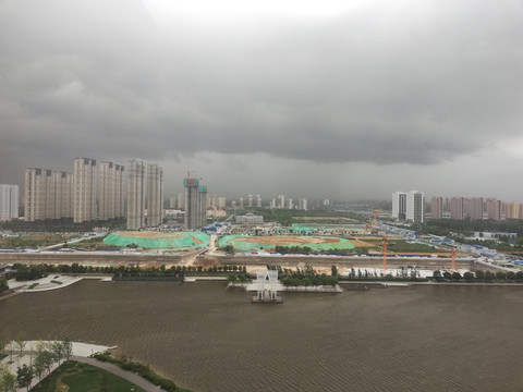 乌云密布的天空