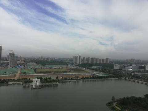 蓝天下的城市