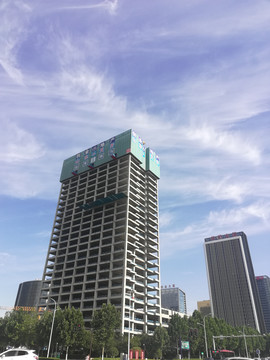 蓝天下的城市