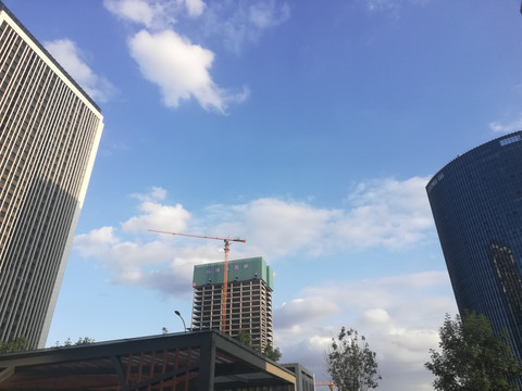 蓝天下的城市