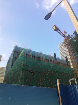 蓝天下的城市