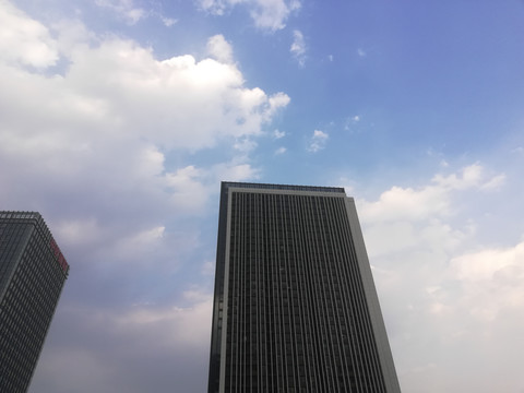 蓝天下的城市