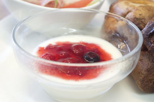 草莓酱酸奶