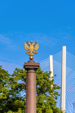俄罗斯海参崴胜利广场双头鹰雕塑