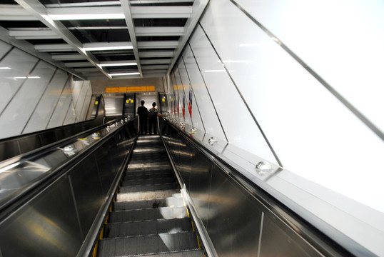 地铁站入口扶梯