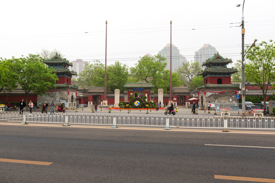 北京东岳庙庙前广场