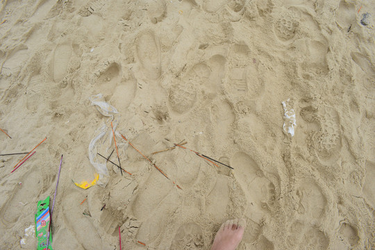 大亚湾黄金海岸沙滩垃圾