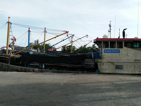 琼海潭门海边码头渔船