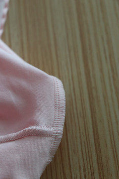 粉色女中腰内裤细节