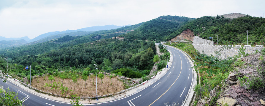 盘山公路特写图