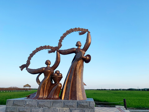 朝鲜族雕像
