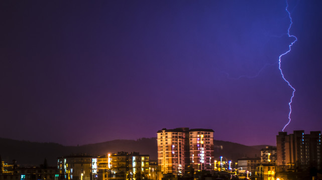 雷雨闪电