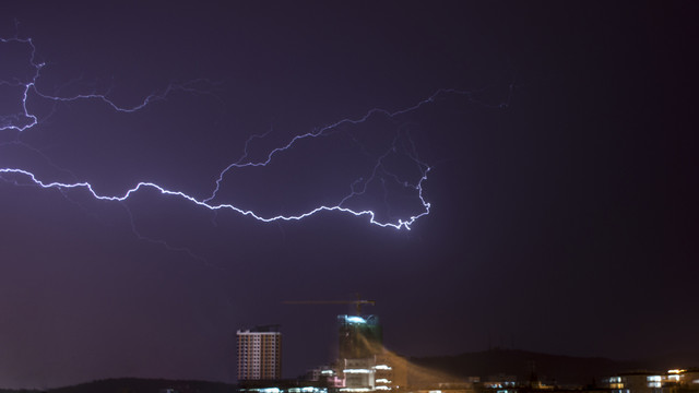 雷雨闪电