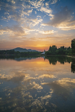 晚霞湖景