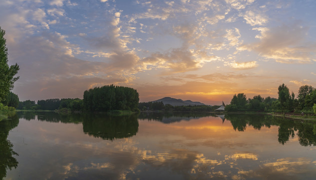 晚霞湖景