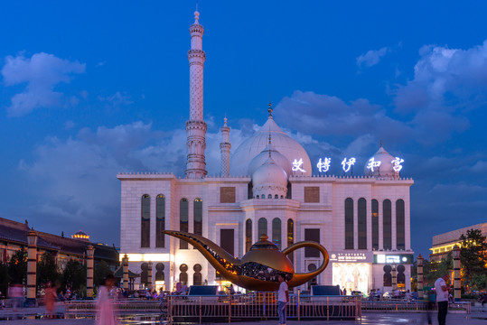 呼和浩特伊斯兰风情街夜景