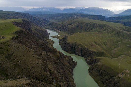 新疆伊犁阔克苏大峡谷的夏日风景