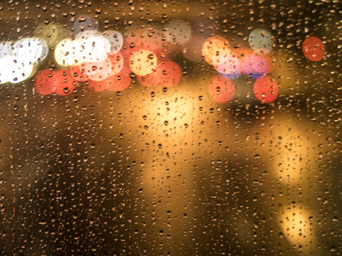 雨夜车窗外的灯光