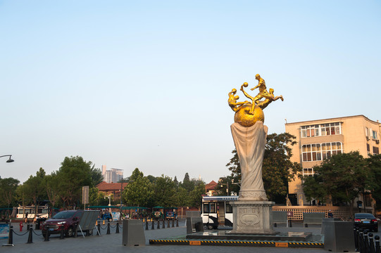 天津五大道雕像广场