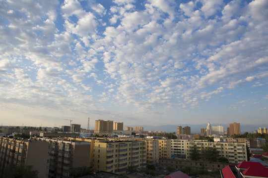 城市与蓝天