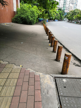 路边通行拦柱