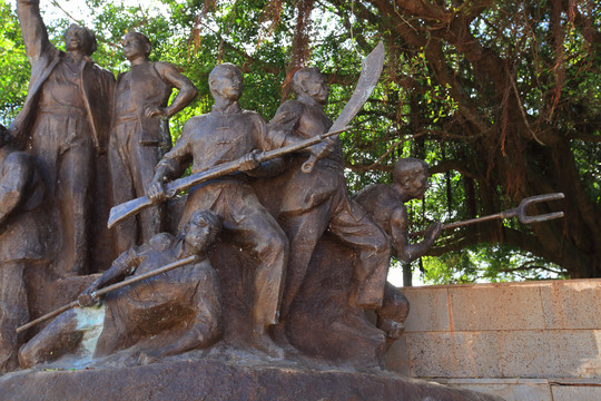 农民抗战雕塑