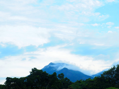 天空与远山