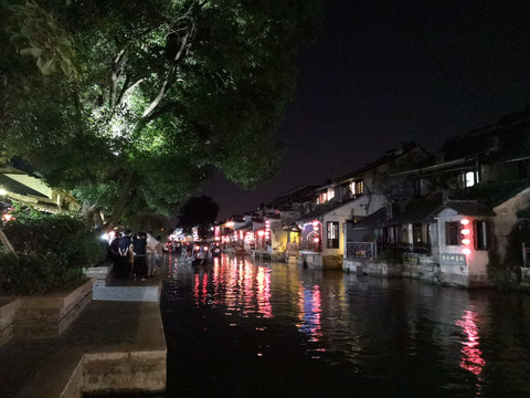 夜中的古镇