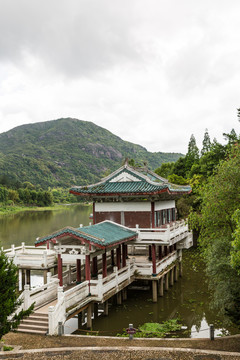 九鲤湖