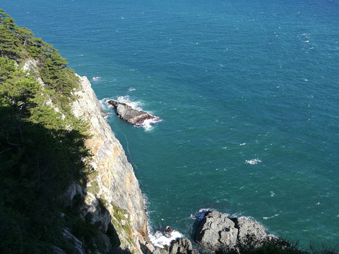 海边的悬崖峭壁