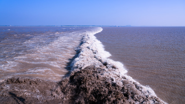 波浪翻滚