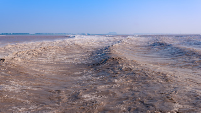 波浪翻滚