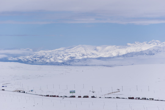 雪后祁连山