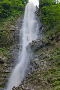 山间溪水