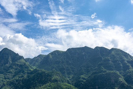 青山和白云