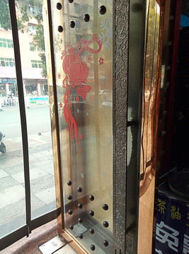 铜框玻璃门